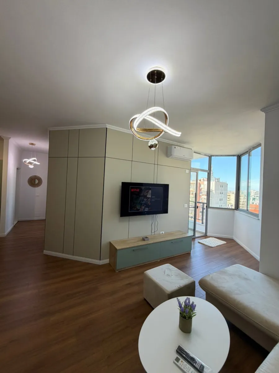 SHITET APARTAMENT 2+1 ME PAMJE DETI, SHKEMBI I KAVAJES. - Foto 2