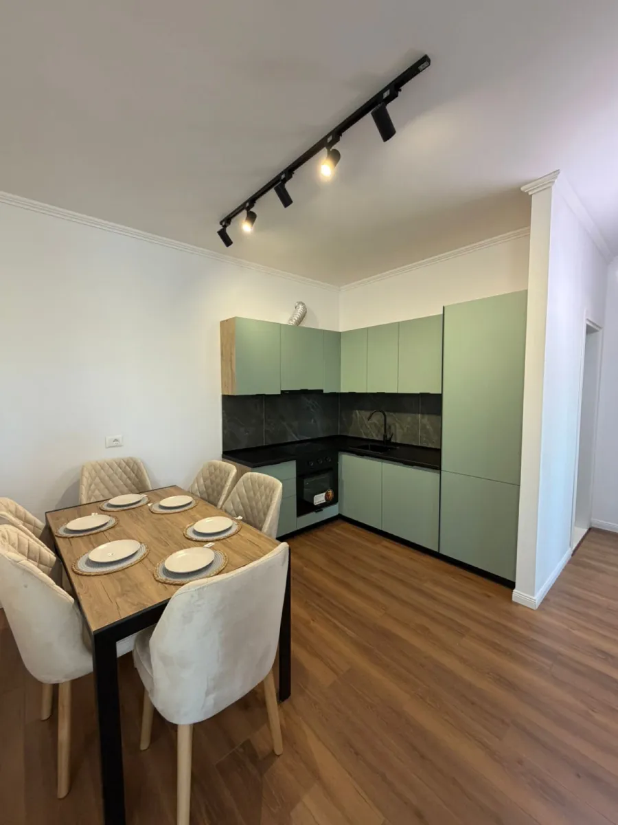 SHITET APARTAMENT 2+1 ME PAMJE DETI, SHKEMBI I KAVAJES. - Foto 3