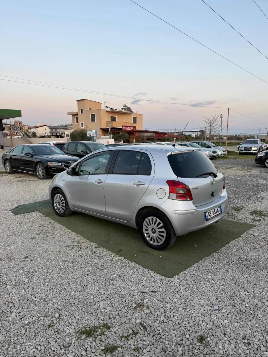 Shitet Toyota yaris 2010 — në Durrës · Gjendje e shkëlqyer - Foto 2