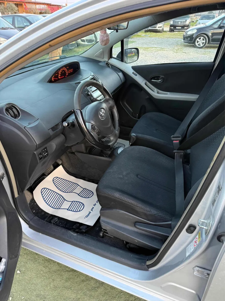 Shitet Toyota yaris 2010 — në Durrës · Gjendje e shkëlqyer - Foto 5