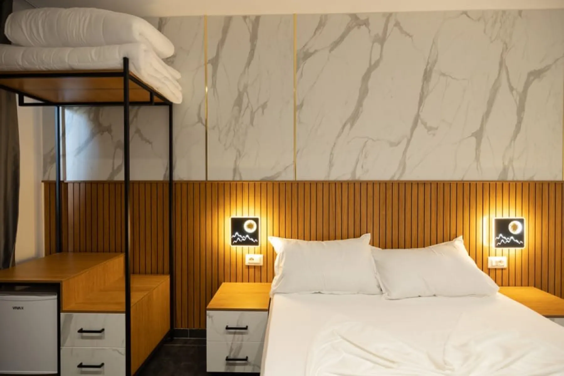 Shitet Hotel në vijë të parë në Lungomare buzë detit - Foto 2