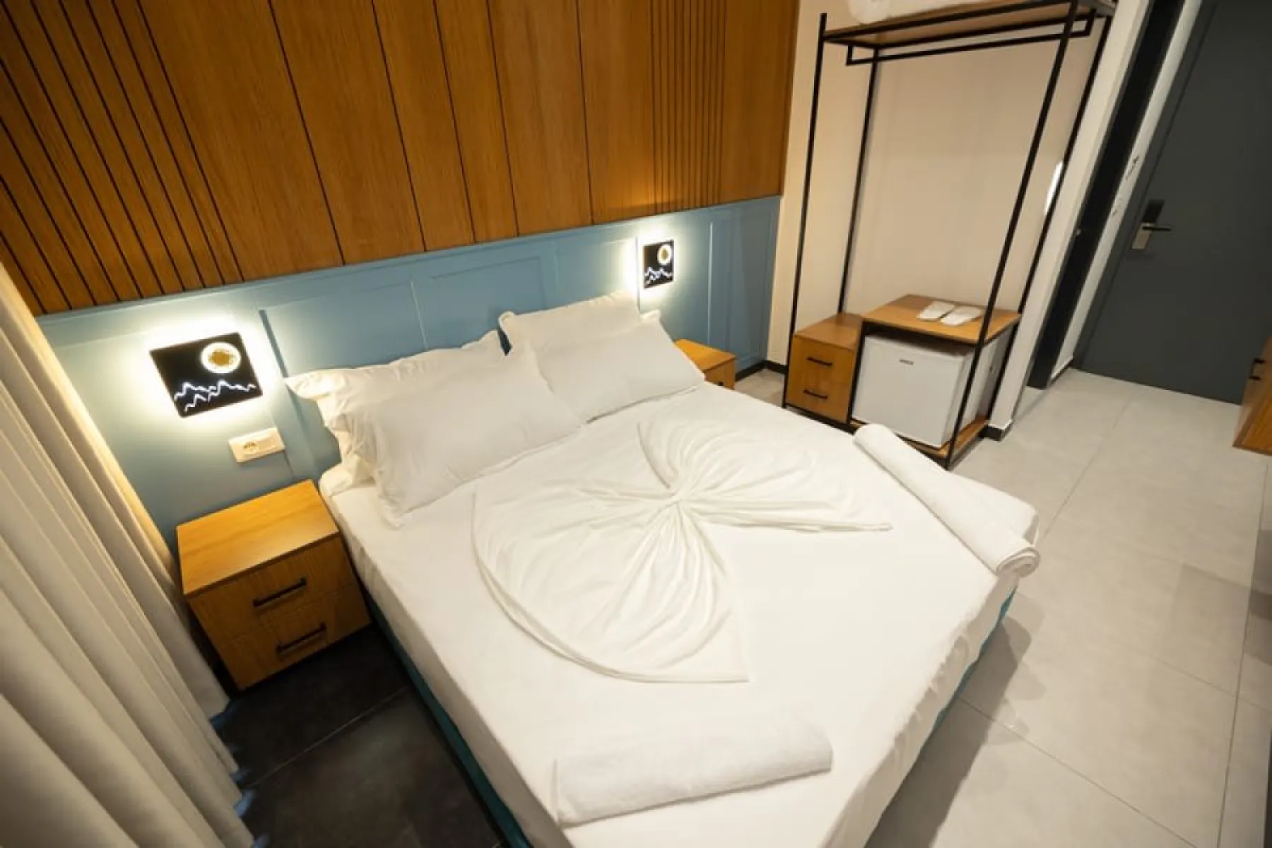Shitet Hotel në vijë të parë në Lungomare buzë detit - Foto 3
