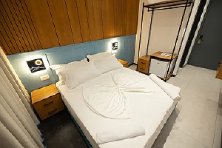 Shitet Hotel në vijë të parë në Lungomare buzë detit - Foto 3