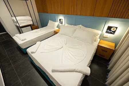 Shitet Hotel në vijë të parë në Lungomare buzë detit - Foto 5
