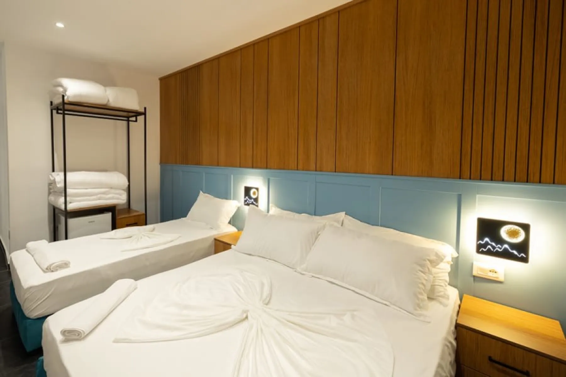 Shitet Hotel në vijë të parë në Lungomare buzë detit - Foto 6