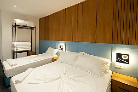 Shitet Hotel në vijë të parë në Lungomare buzë detit - Foto 6