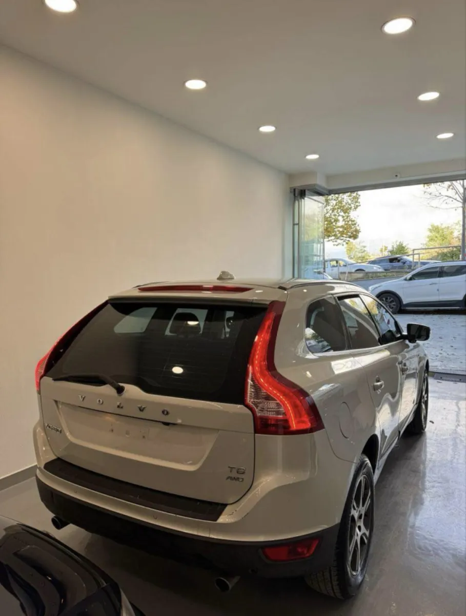 Shitet Volvo XC60 T6 viti 2012 - Foto 3