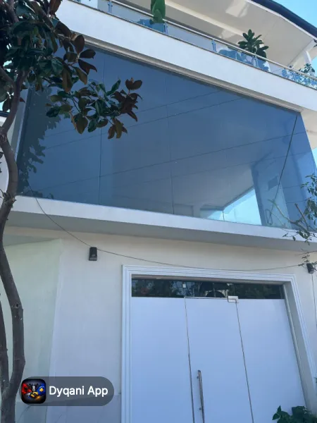 Dyqan me qira 45 m² afer – 20,000 Lek – Tiranë – I mirë — Tiranë