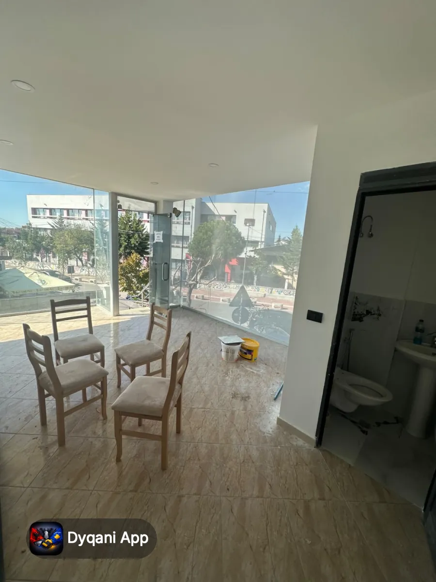 Dyqan me qira 45 m² afer – 20,000 Lek – Tiranë – I mirë — Tiranë - Foto 2
