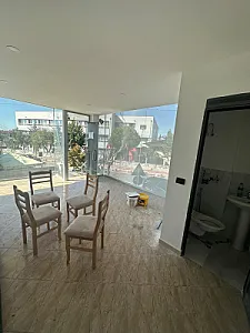 Dyqan me qira 45 m² afer – 20,000 Lek – Tiranë – I mirë — Tiranë - Foto 2