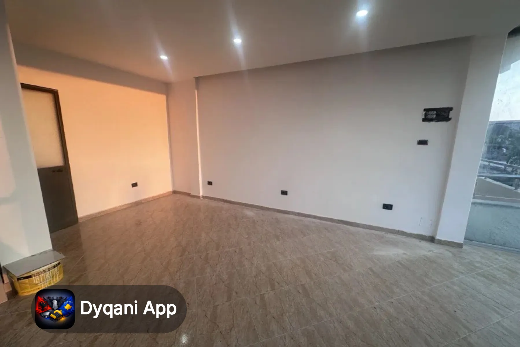 Dyqan me qira 45 m² afer – 20,000 Lek – Tiranë – I mirë — Tiranë - Foto 5