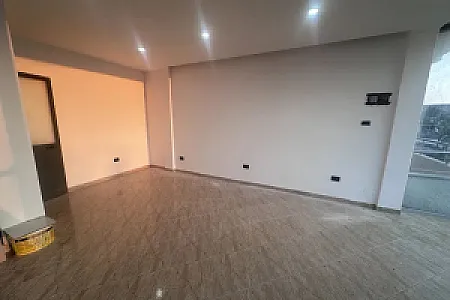 Dyqan me qira 45 m² afer – 20,000 Lek – Tiranë – I mirë — Tiranë - Foto 5