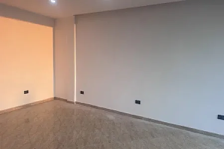 Dyqan me qira 45 m² afer – 20,000 Lek – Tiranë – I mirë — Tiranë - Foto 6