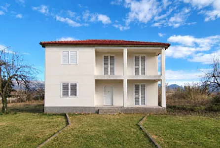 Shtëpi në shitje 220 m² me truall 2.700 m² – 169,000€ – I ri — nikel - Foto 1