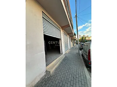 Magazinë me qira 130 m², lartësi 4 m – 650€ – Tiranë — Tiranë - Foto 1