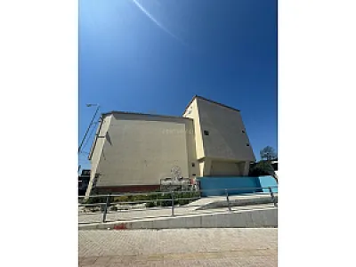 Jepet me Qera Ambient Komercial – 250,000 Lek – Tiranë — Tiranë - Foto 2