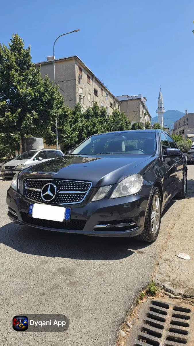 Shitet Mercedes Benz E Class – 550,000 Lek – Tiranë — Tiranë - Foto 1