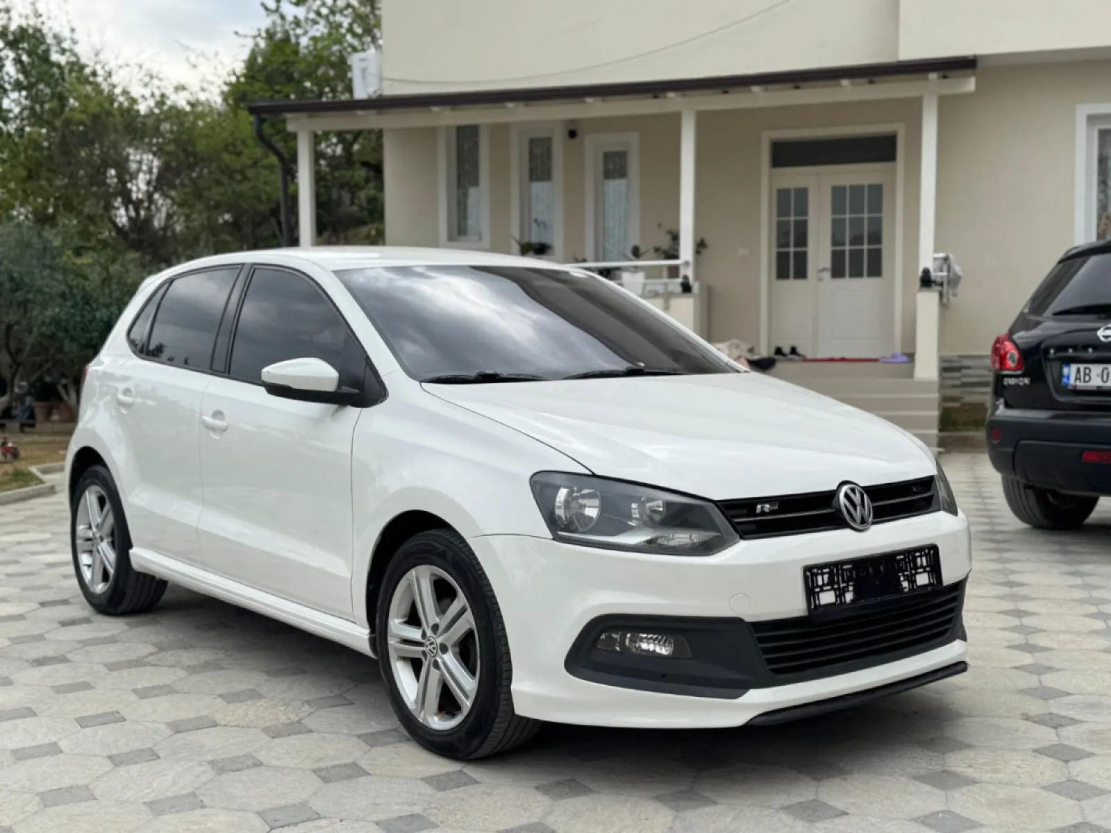 Shitet Volkswagen polo R line viti 2013 - Foto 3