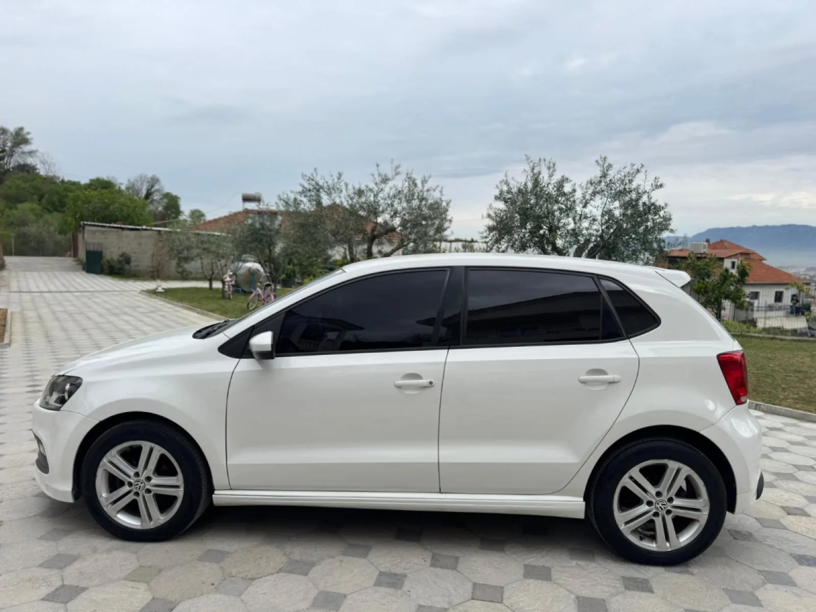Shitet Volkswagen polo R line viti 2013 - Foto 4