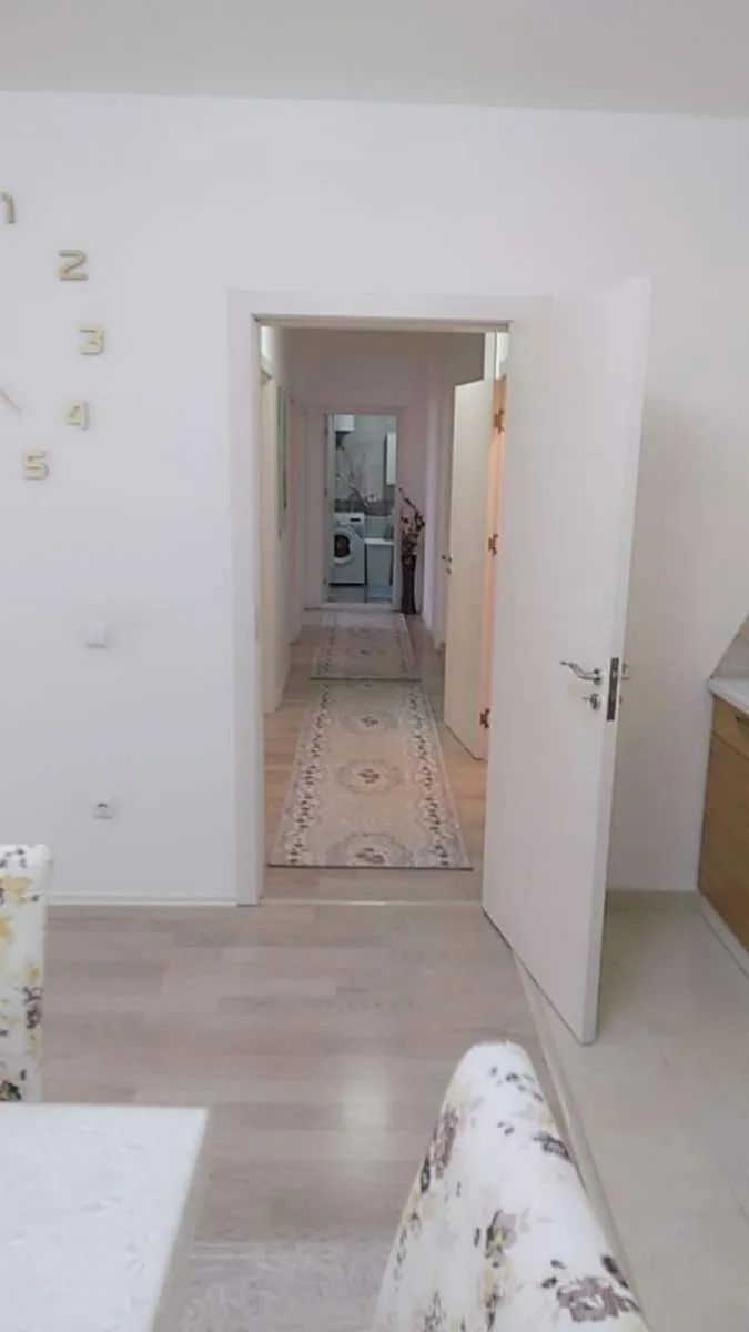 Shitet banesa 3+1 në Fushë Kosovë - Foto 4