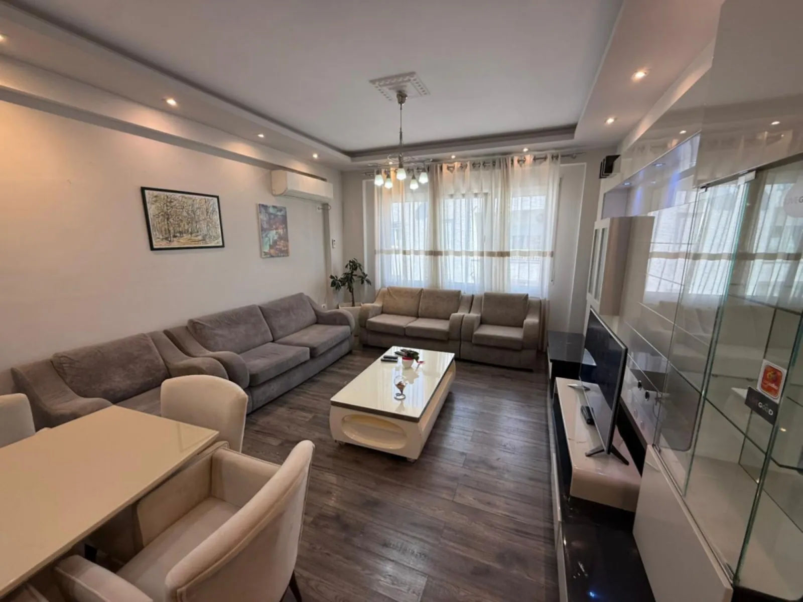 Shitet apartament 2+1+2 tek Kopshti Zoologjik - Foto 3