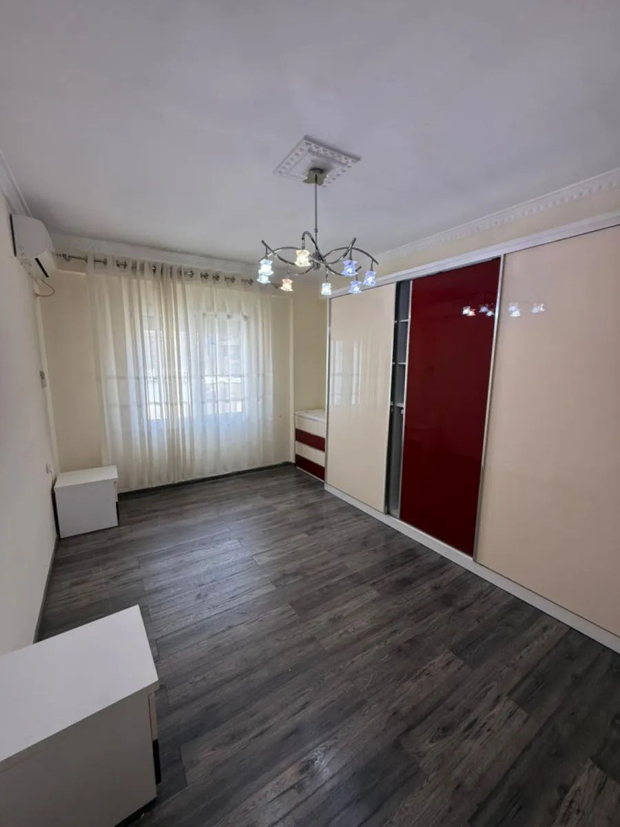 Shitet apartament 2+1+2 tek Kopshti Zoologjik - Foto 6