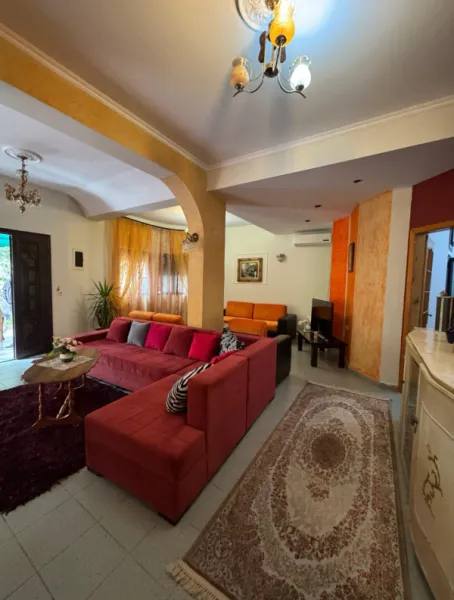 Shitet apartament 3+1 ne Selite