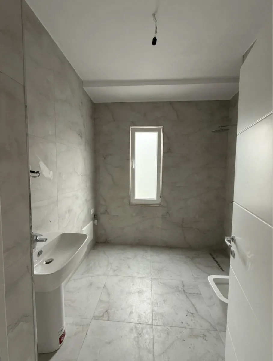 Shitet apartament 2+1 prane spitalit, durres - Foto 2