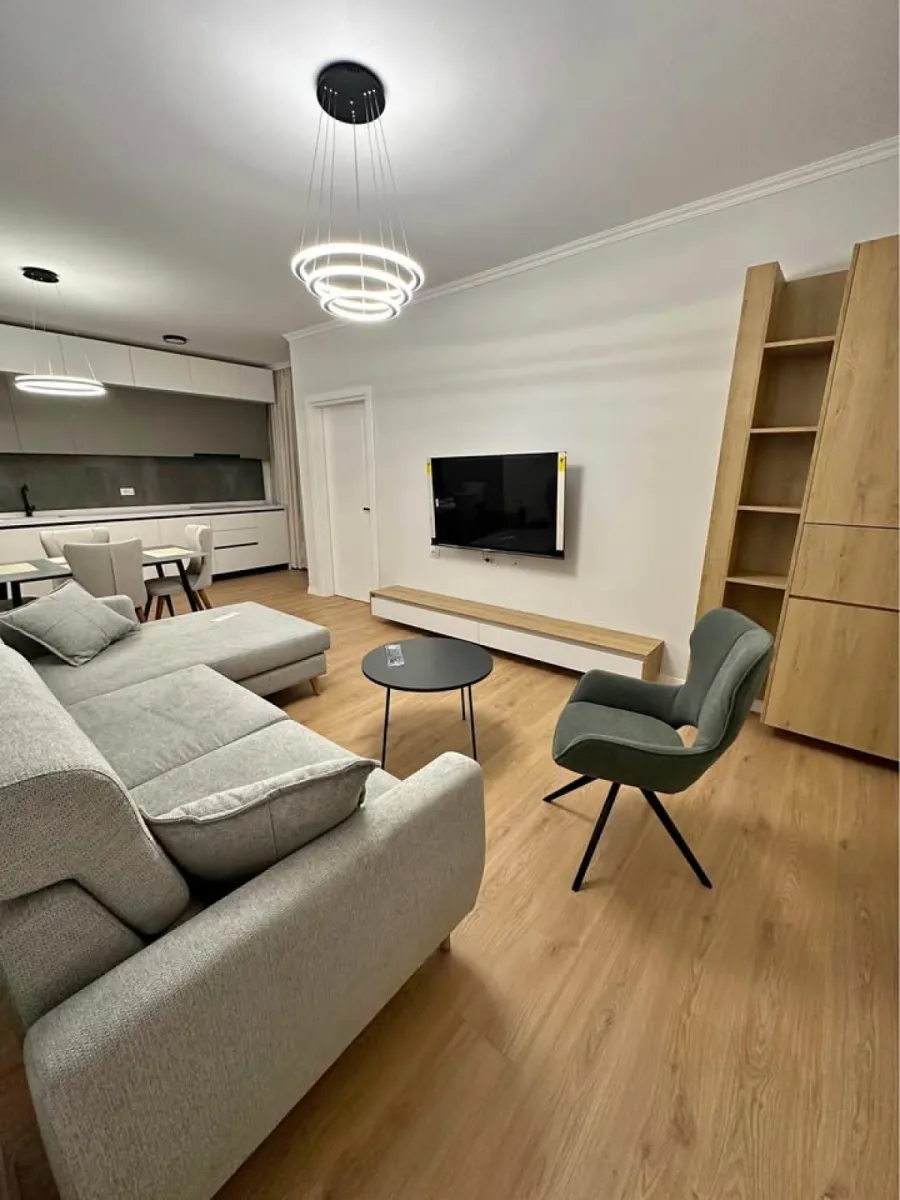 Jepet me qera apartament 2+1 Cmimi 1300 € - Foto 1