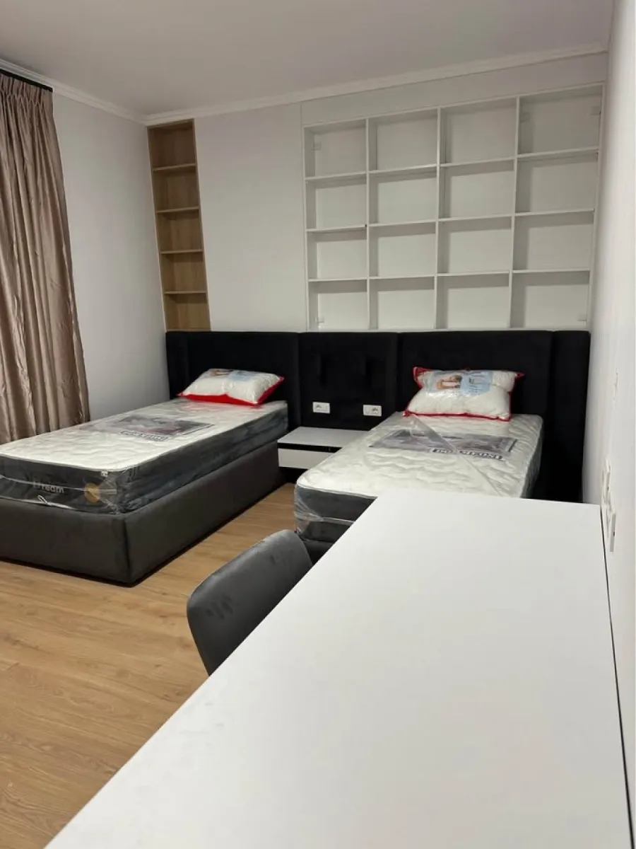 Jepet me qera apartament 2+1 Cmimi 1300 € - Foto 4