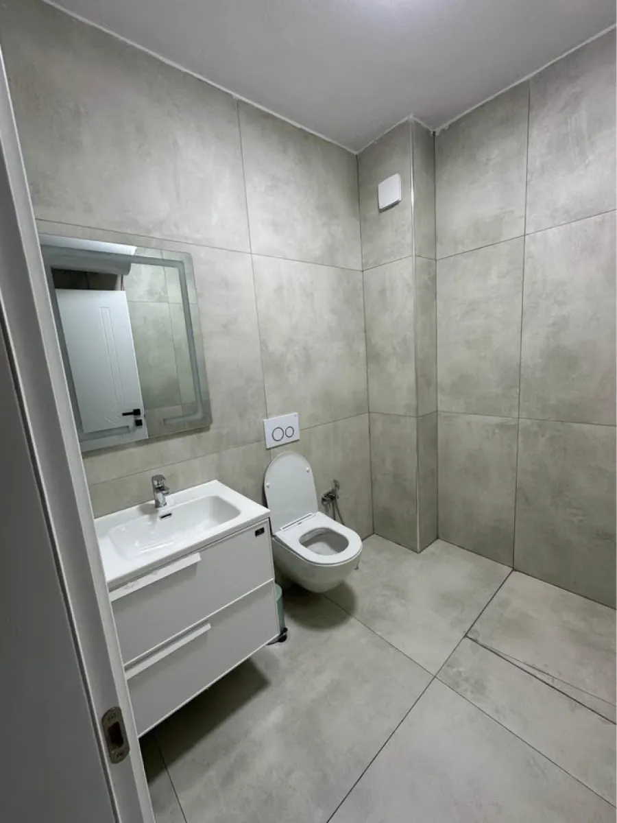 Jepet me qera apartament 2+1 Cmimi 1300 € - Foto 5