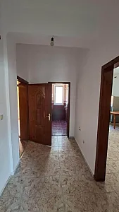 Jepet me qera 1+1 450 mij lek rrg durrsit/ hotel coloseu - Foto 3