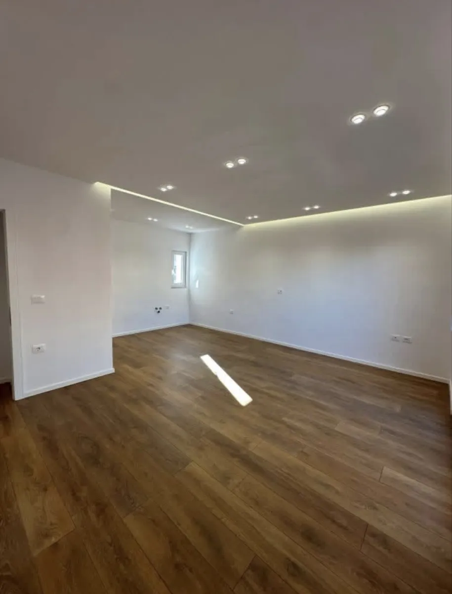 🏡 SHITET APARTAMENT 2+1 ne tiranë - Foto 8