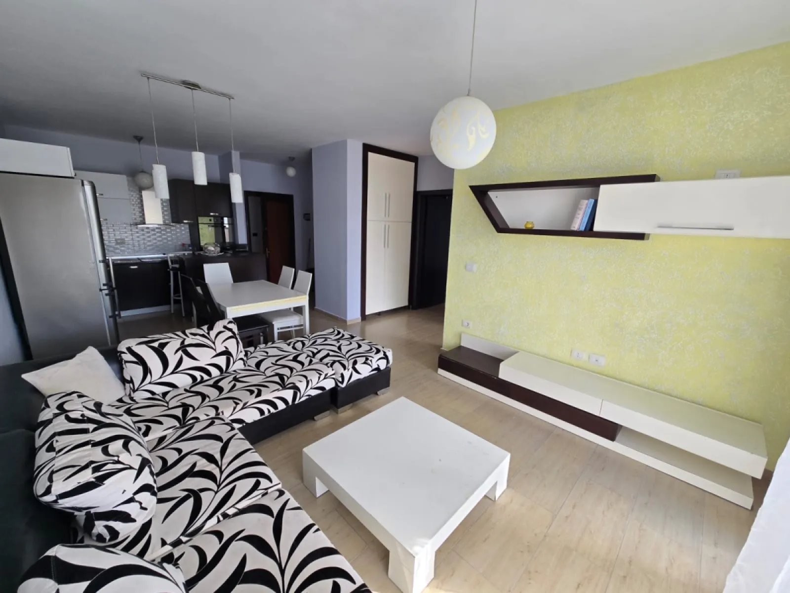 SHITET APARTAMENT 2+1+2 PRANE ISH URT, DURRES. - Foto 1