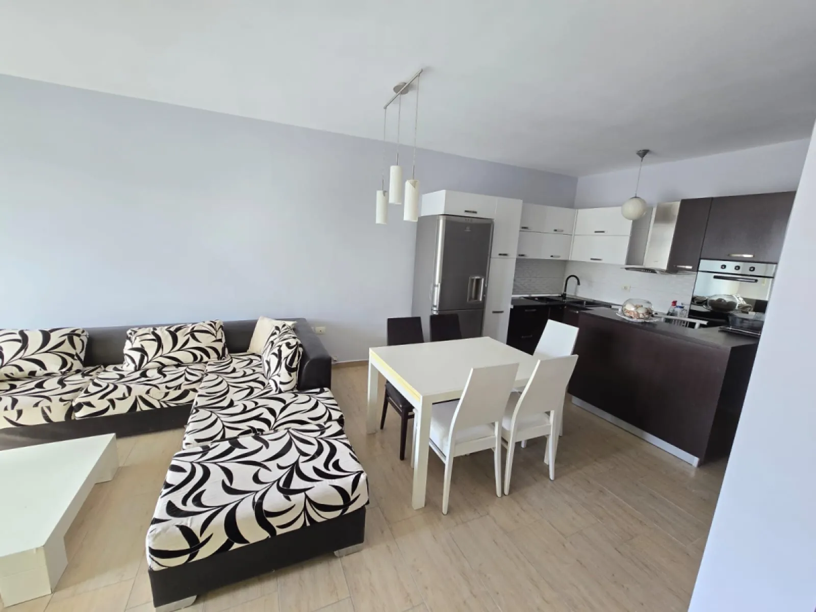 SHITET APARTAMENT 2+1+2 PRANE ISH URT, DURRES. - Foto 3
