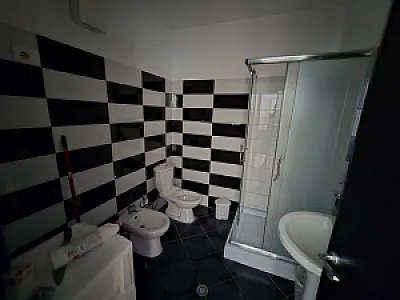 SHITET APARTAMENT 2+1+2 PRANE ISH URT, DURRES. - Foto 10