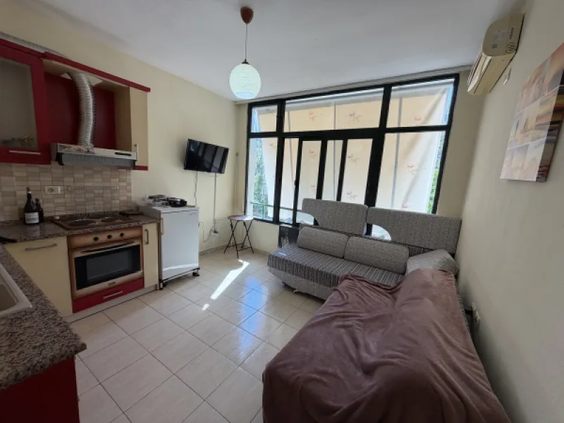 SHITET OSE JEPET ME QERA APARTAMENT 1+1 BONITA, GOLEM.
