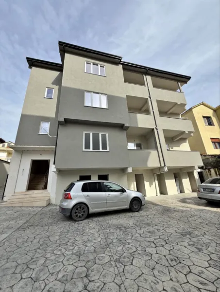 Shitet apartament 2+1 +parkim mbrapa Spitalit Dr, pallat i 2025!