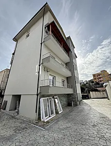 Shitet apartament 2+1 +parkim mbrapa Spitalit Dr, pallat i 2025! - Foto 2