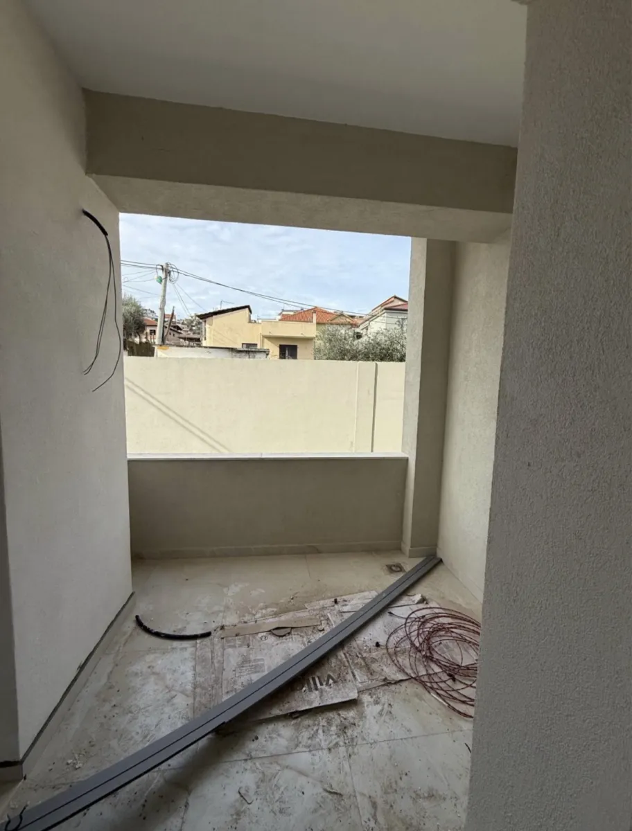 Shitet apartament 2+1 +parkim mbrapa Spitalit Dr, pallat i 2025! - Foto 6