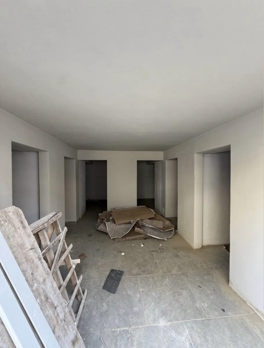 Shitet apartament 2+1 +parkim mbrapa Spitalit Dr, pallat i 2025! - Foto 9