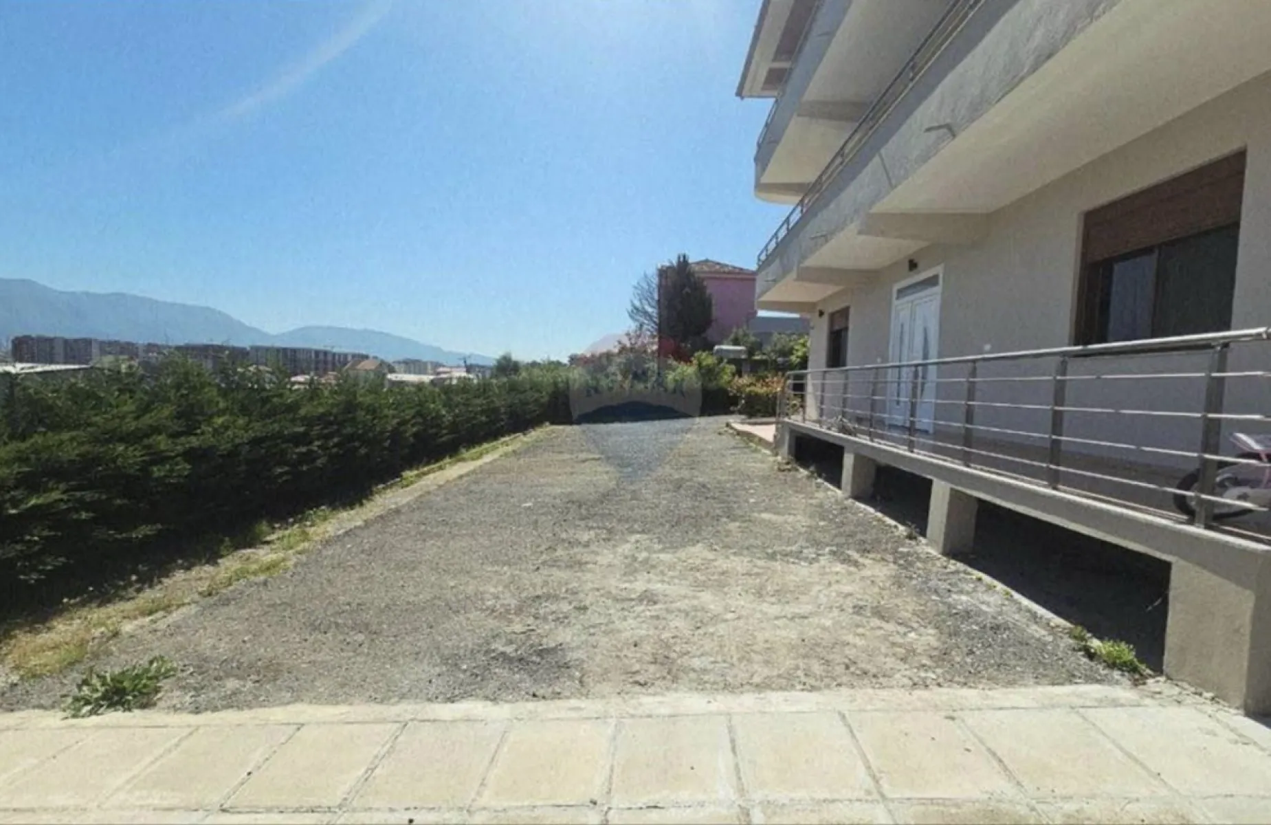 Jepet apartamenti per qira mezez tirane - Foto 8