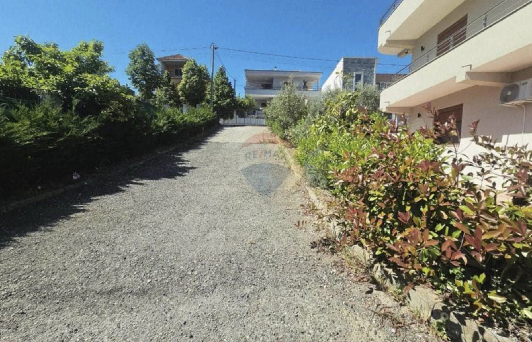 Jepet apartamenti per qira mezez tirane - Foto 9