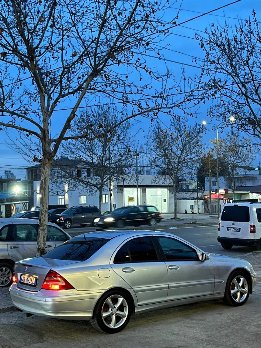 Shitet:l mercedes benz c class w203 viti 2007 - Foto 1