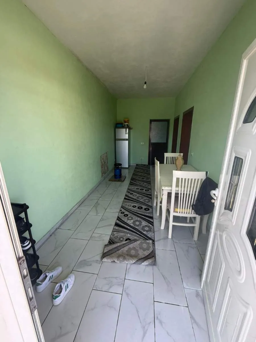 Shitet:Ne zonen e ish kenetes  Lagjia esht e qete - Foto 3