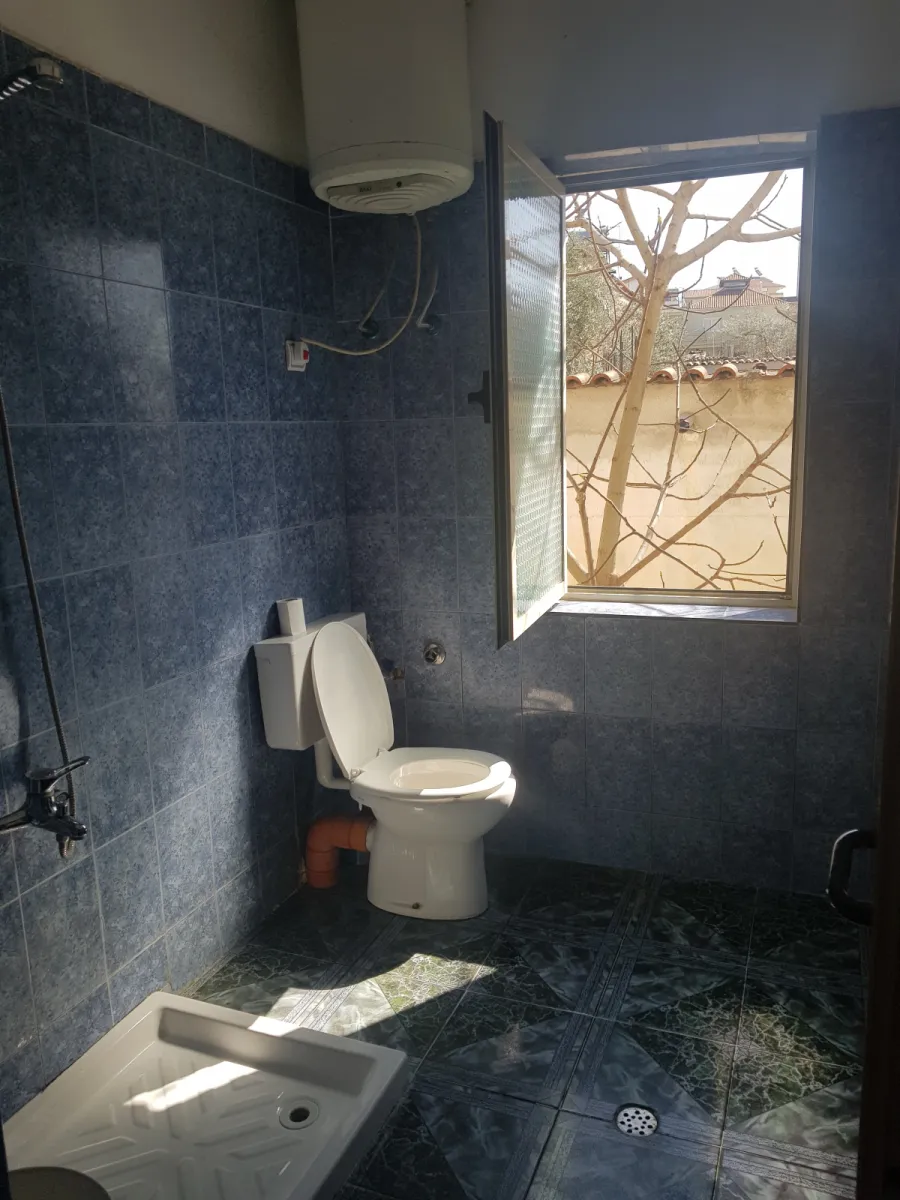 Me qera kati i 2 ne nje shtepi private - Foto 7