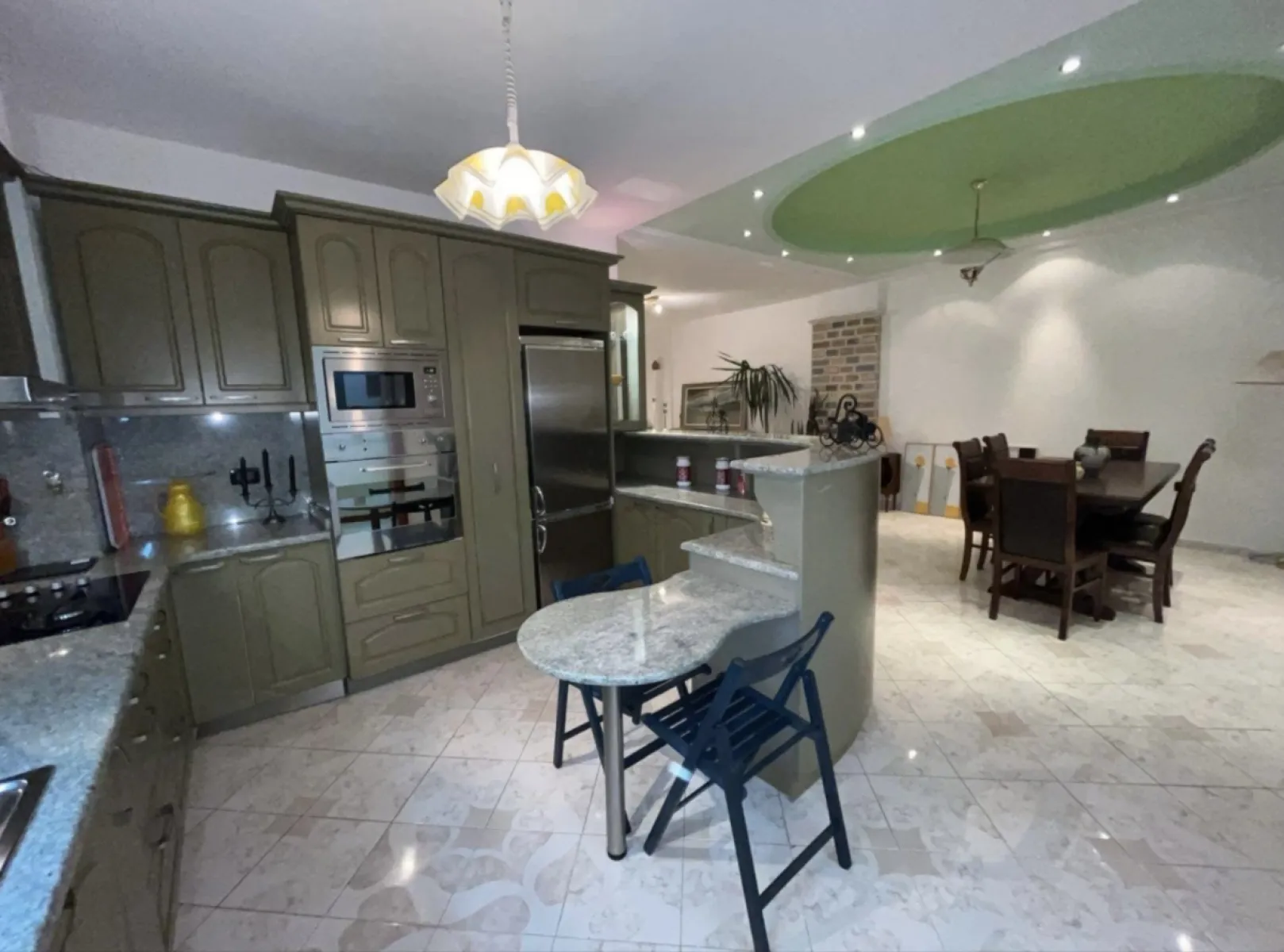 ✨ Jepet me Qira Apartament Luksoz 3+2+2 në Vlorë Totalisht i Mobilua - Foto 2