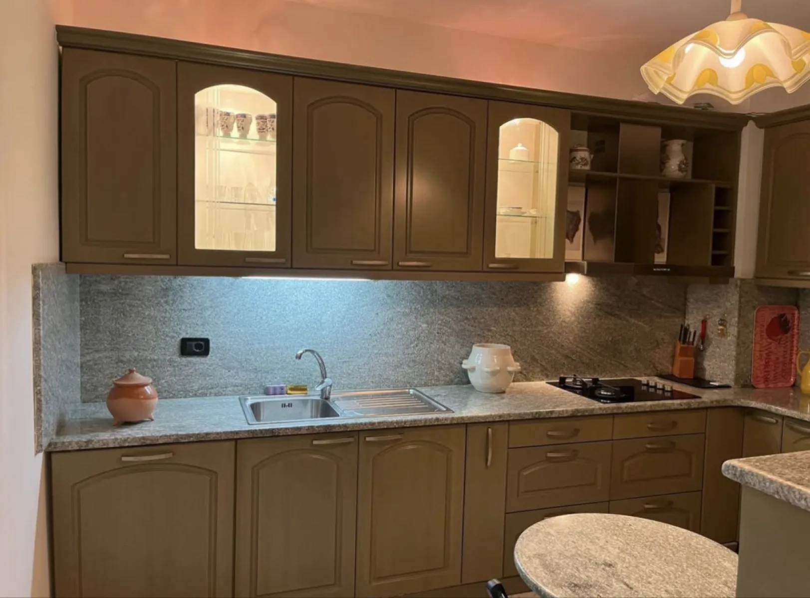 ✨ Jepet me Qira Apartament Luksoz 3+2+2 në Vlorë Totalisht i Mobilua - Foto 7