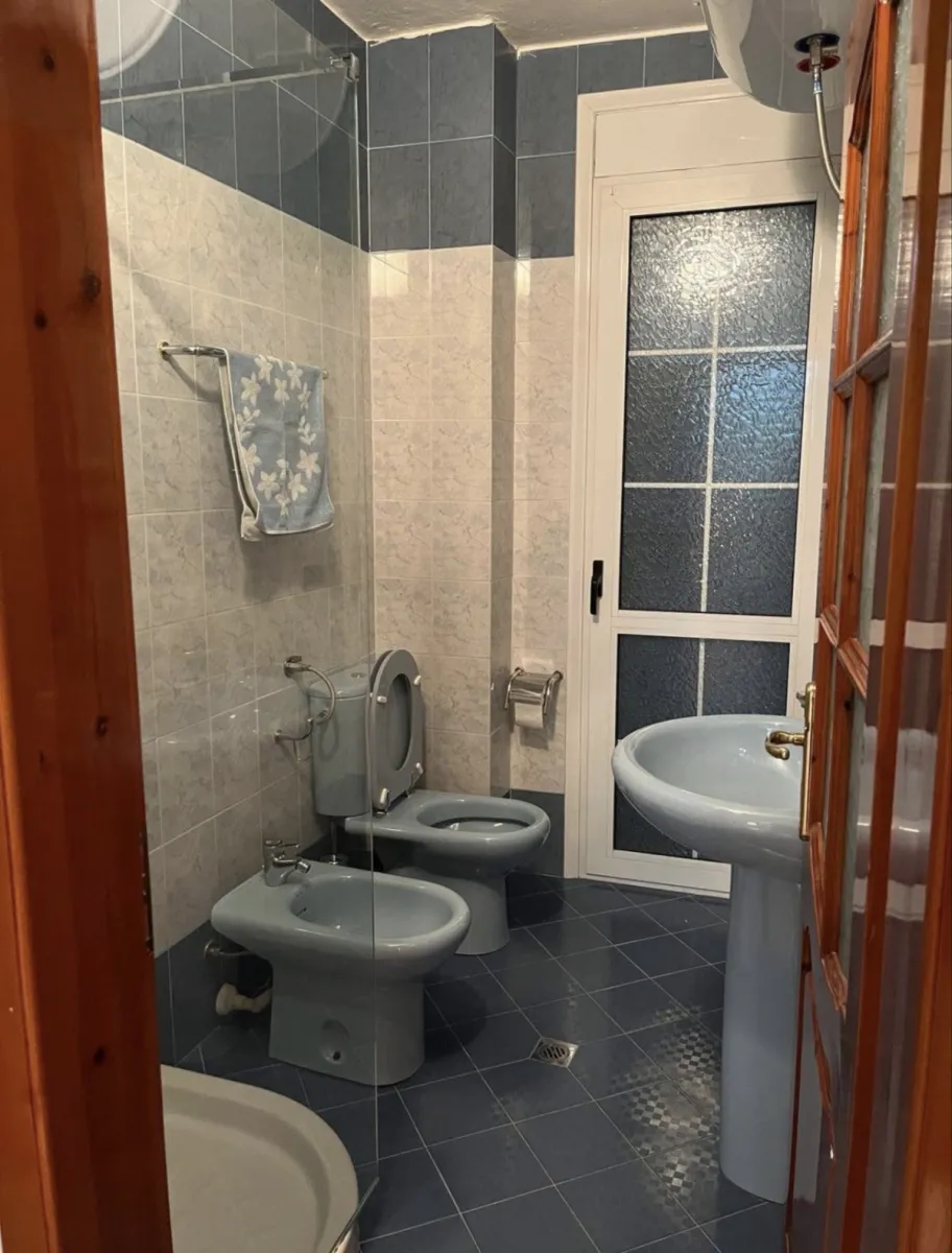 ✨ Jepet me Qira Apartament Luksoz 3+2+2 në Vlorë Totalisht i Mobilua - Foto 10