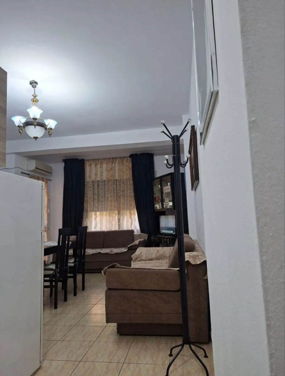 🏡 Jepet me Qira Afatgjatë Apartament 1+1 në vlorë - Foto 9